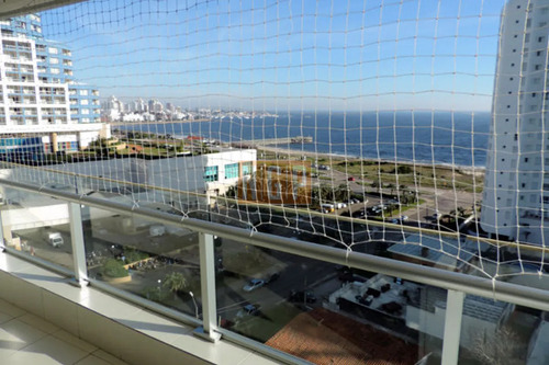 Importante Torre, Ubicada En Playa Mansa , Al Lado Del Resort Y Casino Conrad, Punta Del Este.-