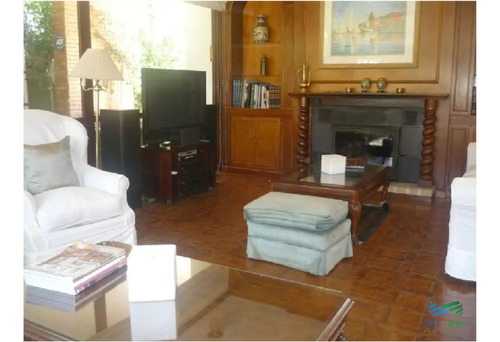 Casa En Venta. Excelente Zona.punta Del Este. Ambientes Amplios, Confortables.