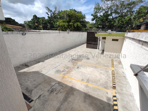 Edificio En Alquiler El Hipodromo, Maracay 24-