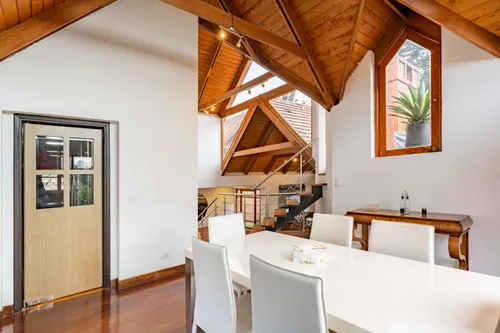 Casa En Arriendo En Sierras Del Moral. Cod V22942