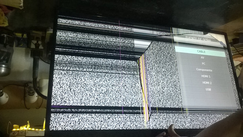 Tv Admiral Ef3912 Con Pantalla Rota. Para Sacar Repuestos. (Usado)