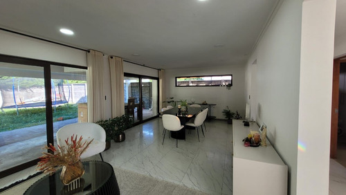 Linda Casa En Venta (71107)