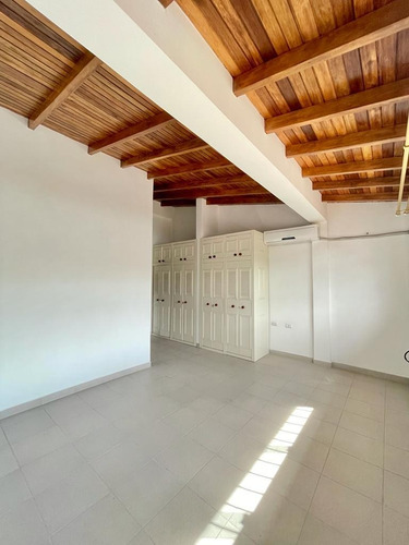 Imagen 4 de 10 de Casa En La Castellana Moderna