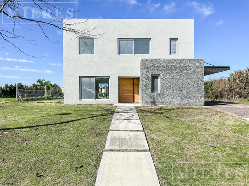 Casa En Venta En El Canton Barrio Islas