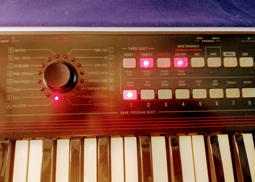 Sintetizador Korg R3 Mmt (multi Modeling Technology) (Usado)