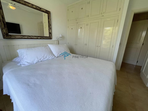 Venta De Casa Amplia De Construcción Sólida Sobre Primera Fila De Mar En La Juanita, José Ignacio