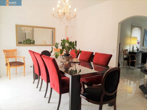Condomínio - 1500m² Terreno - 640m² Construídos - Gv20434