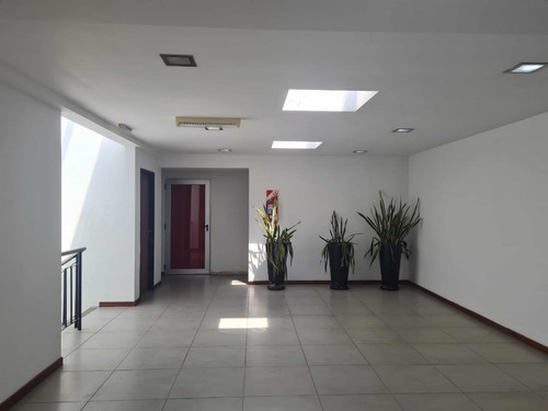 Alquiler De Oficina En Complejo María Eugenia Paso Del Rey.