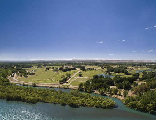 Magnífico Lote -al Golf Y Al Agua- En Venta En Los Canales, Neuquén - Escriturable