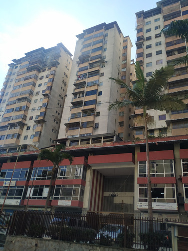 Apto Amplio Y Remodelado En Residencias Caracas Los Teques