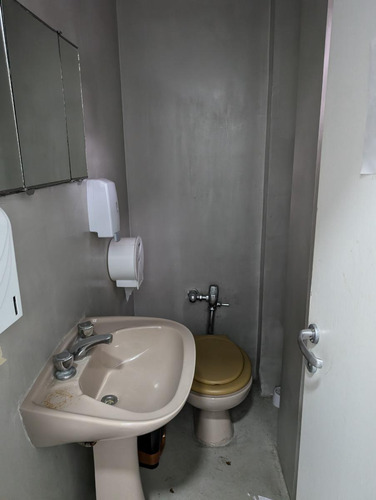 Depósito En Alquiler - Oficinas - Baños - Cocheras - 1.280mts2 - Paternal