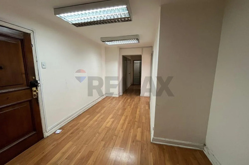 Oficina Comercial En El Corazón De Santiago