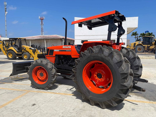 Tractor Kubota M9000 2007 90hp