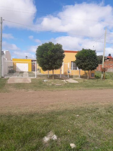 Casa En Venta - 2 Dormitorios 2 Baños - 250mts2 - Necochea