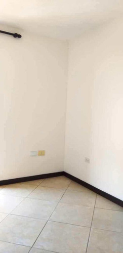 Apartamento En Venta Residencia Guaica Mar