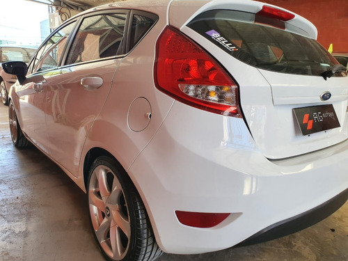 Ford Fiesta Kinectic Titanium 2012