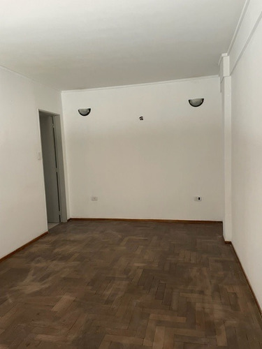 Imagen 5 de 10 de Oportunidad! Venta 2 Amb En Banfield. Inmejorable Ubicacion