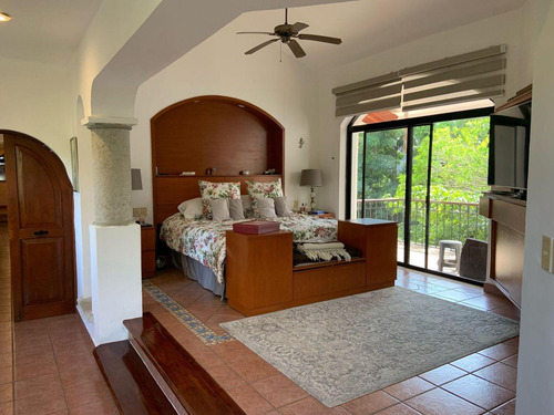 Casa Residencial Venta, 5 Recs, 5 Baños Y Alberca En Campestre Cancún Quintana Roo
