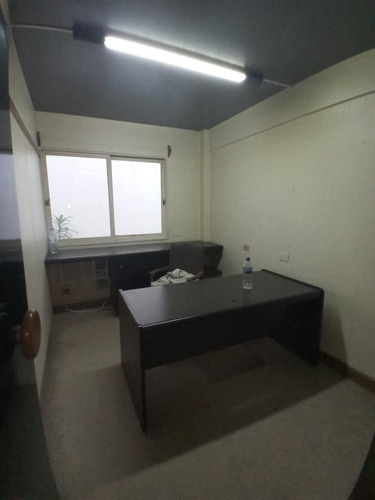 Imagen 2 de 16 de Amplia Oficina Cercana A Tribunales