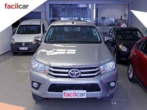 Imagen 3 de 25 de Toyota Hilux Srv 4x2 Turbo Diesel 2.8 2018 Excelente!!