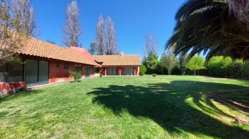 Linda Y Acogedora Casa En Parcela En Chicureo