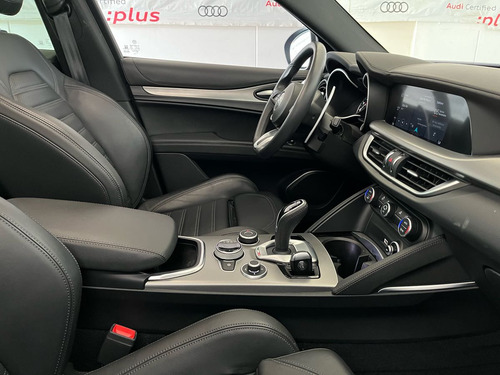 Alfa Romeo Stelvio 2.0L L4 Turbo Veloce Awd