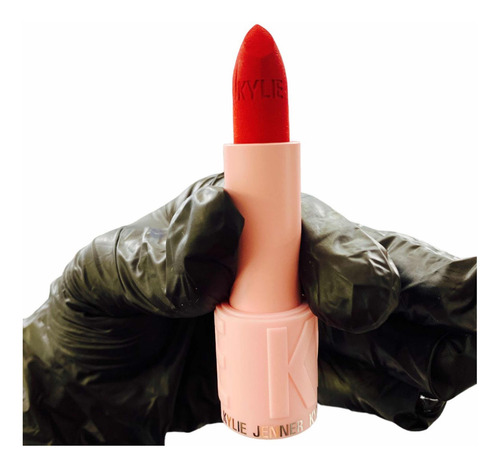 Kylie Cosmetics Matte Lipstick Tono 410 An Apple A Day Color Rojo