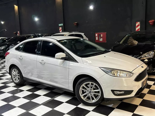 Ford Focus III 1.6 Sedan S