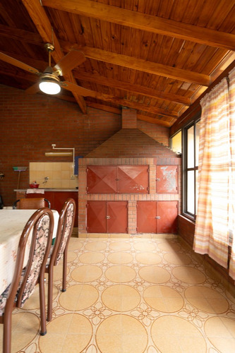 Venta De Casa En Lote Propio En La Tablada De 5 Ambientes Y Fondo Libre