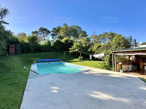 Casa De Cuatro Dormitorios En Venta, Playa Mansa, Punta Del Este.