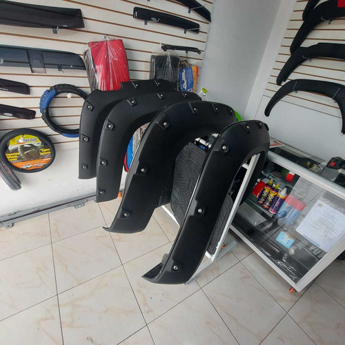 Imagen 2 de 6 de Extensiones De Tapa Barro Volkswagen Amarok