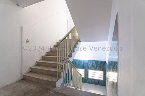 Edificio Comercial En Venta Mls #24-17255