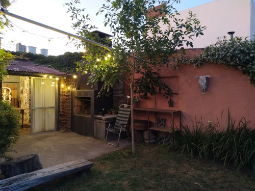 Casa Planta Alta + Local + Departamento De Un Ambiente Excelente Ubicación - Centro