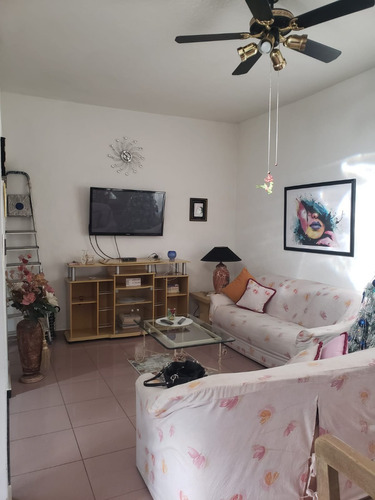 Venta Apartamento En 3 Xxx, Interno En Muy Buen Estado, Con Patio Y Parrillero