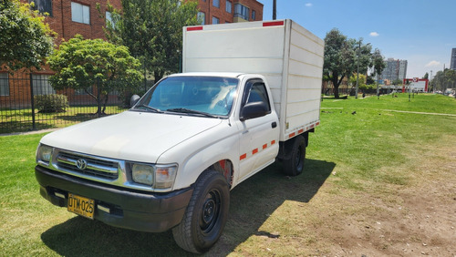 Toyota Hilux 2.3