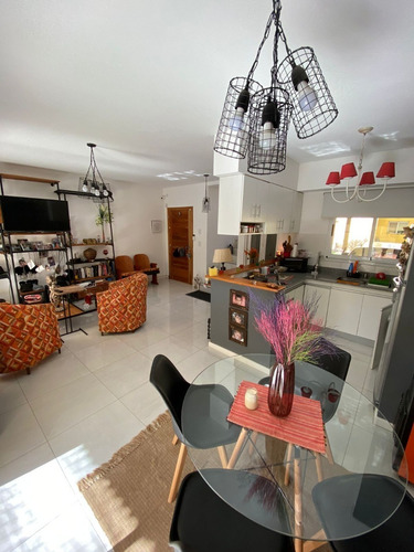 Imagen 4 de 16 de Hermoso Duplex Con Patio Y Cochera Cubierta.