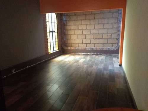 Imagen 2 de 14 de Casa Con Un Área Rentable De 104m2 Y Entrada Totalmente Independiente!