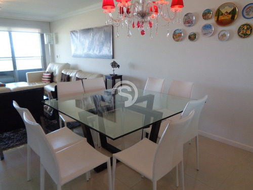 Apartamento En Punta Del Este, Imperiale Luxury Towers- Ref: 4068