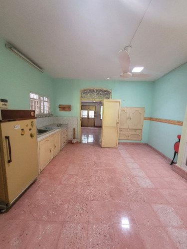 Casa Amplia Con Techos Altos A 2 Cuadras De La Iglesia De San Cristobal