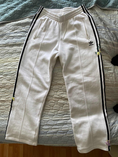 Lindo Pantalón Buzo Jogger Mujer Blanco Marca adidas.