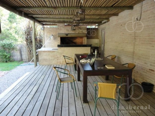 Punta Del Este, Casa En Solanas, 2 Dormitorios Y Piscina*- Ref: 42477