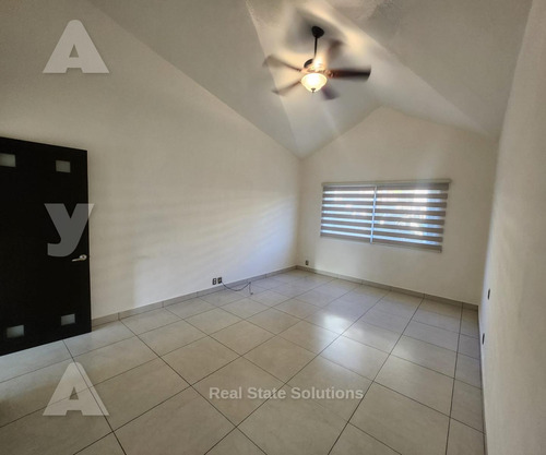 Casa En Venta, 4 Recámaras, 2 Niveles, La Vista, El Table, C