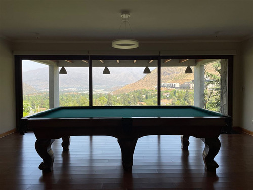 Moderna Casa Con Espectacular Vista A La Cordillera