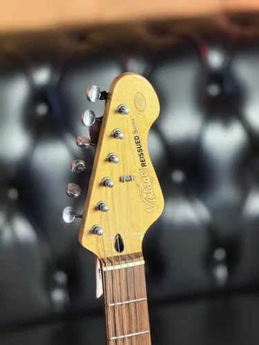 Guitarra Elétrica Vintage Reissued V6 Stratocaster Regulada