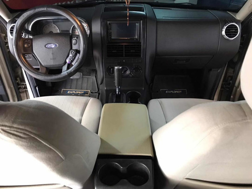 Imagen 7 de 11 de Ford Explorer Eddie Bauer 4x2 4.6
