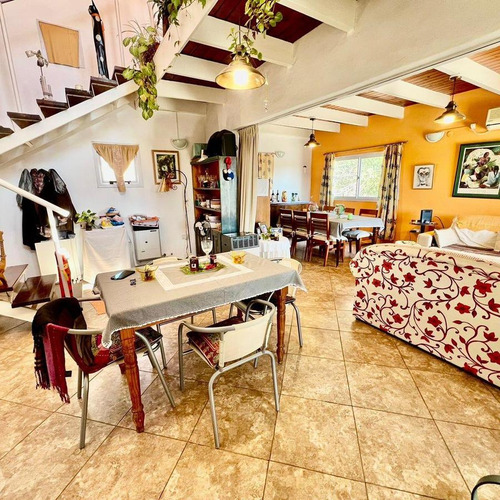 Casa En Venta 2 Dormitorios, Pileta, Mas Departamento. B° Villa Del Lago
