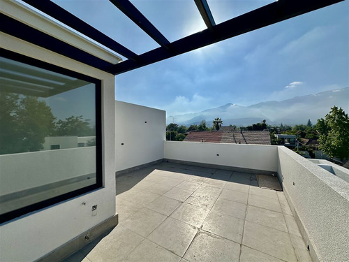 Casa En Venta De 3 Dorm. En Las Condes