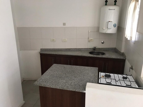 Imagen 4 de 7 de Departamento 2 Amb. Pb: Barrio Parque Bernal