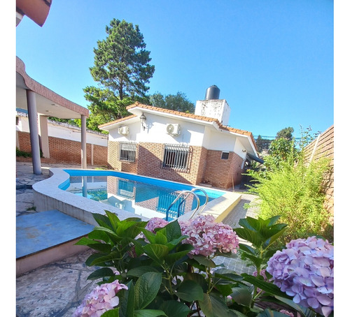 Alquiler Temporal Casa Con Piscina Cerca Costanera - 8 / 10 Personas