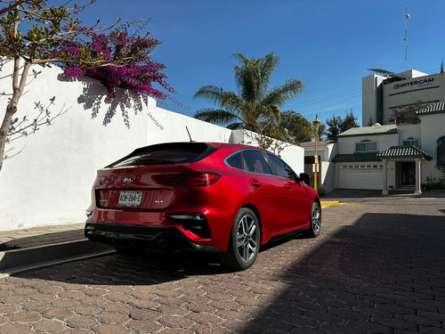 Kia Forte 2.0 Hb Gt Mt 201 hp